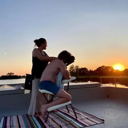 Surla Houseboat De Saek With Tender * 모니켄담
