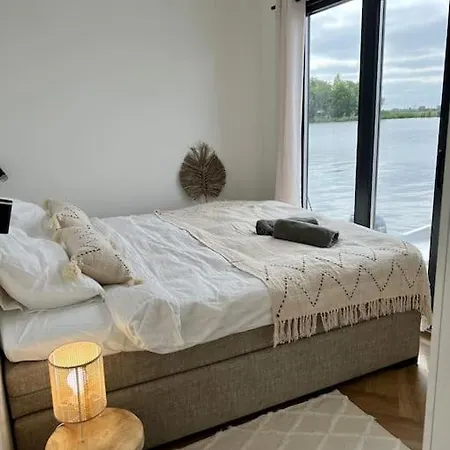 Surla Houseboat De Saek With Tender Botel Monnickendam