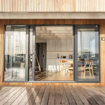 Surla Houseboat De Saek With Tender 보트호텔 모니켄담