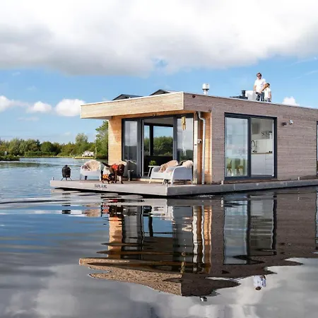 Surla Houseboat De Saek With Tender Botel