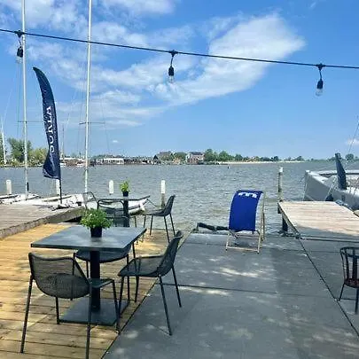 Surla Houseboat De Saek With Tender 보트호텔